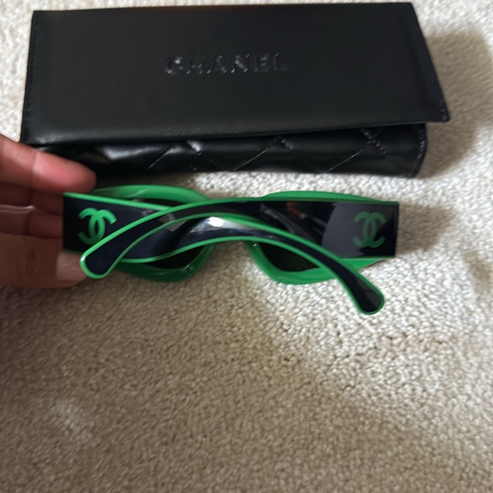 CHANEL Black and Green Sunglasses - Picture 2 of 6